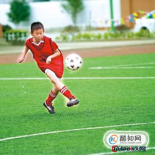 足球脚内侧传球动作要点