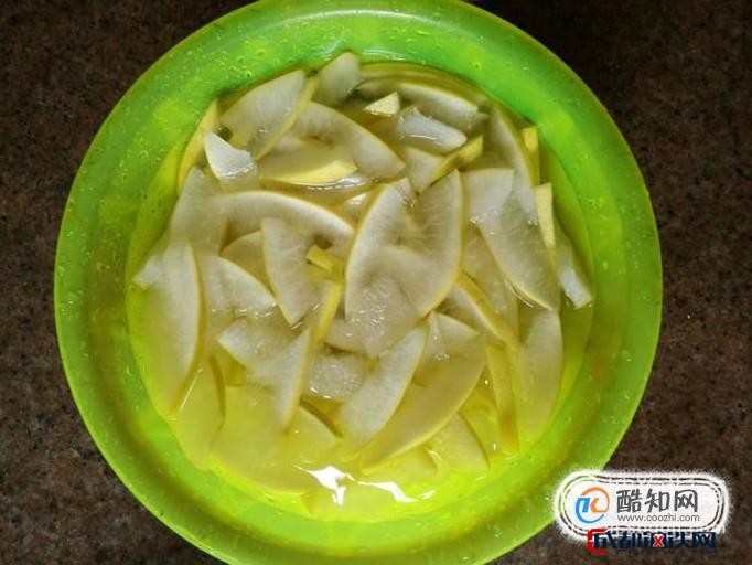 还可以在新房里放置一些柚子皮,洋葱片儿等,这些物品也具有非常好的除