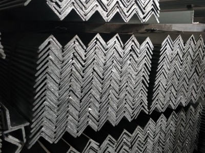 厂价批发各种规格、型号、材质的镀锌角钢和黑色方矩管欢迎来电图1