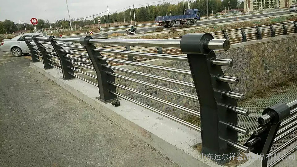 不锈钢复合管护栏 不锈钢景观护栏 不锈钢玻璃立柱 运尔祥